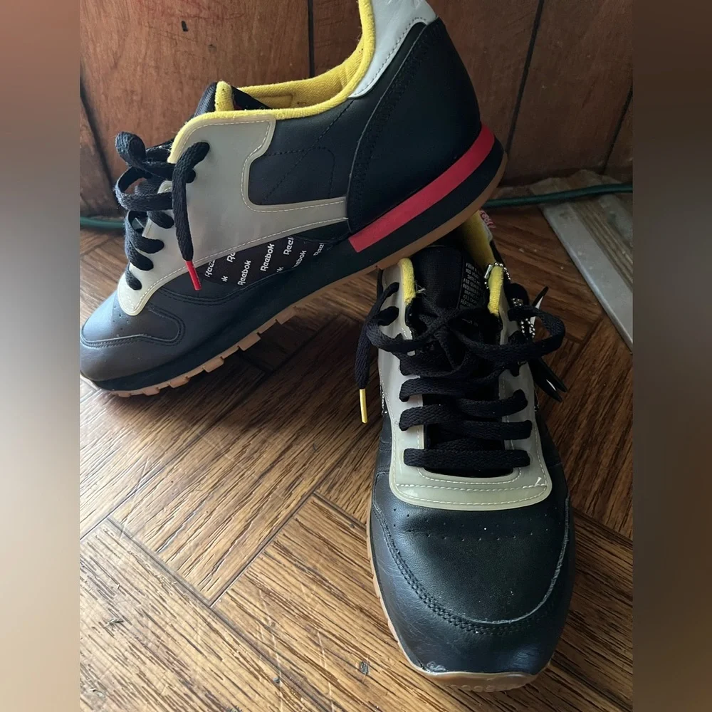 Men’s Reebok Classic - Picture 2 of 4